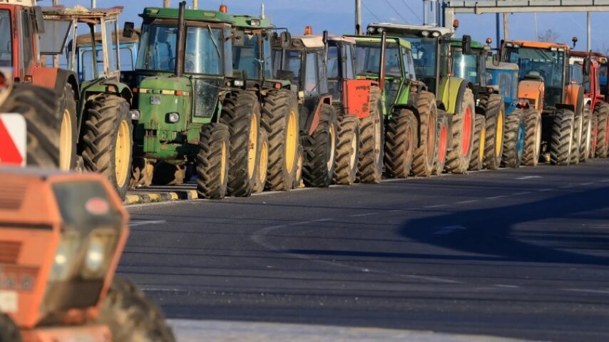 Πάτρα: Άνοιξε η μεγάλη περιμετρική οδός μετά την απόφαση των αγροτών να άρουν προσωρινά τον αποκλεισμό