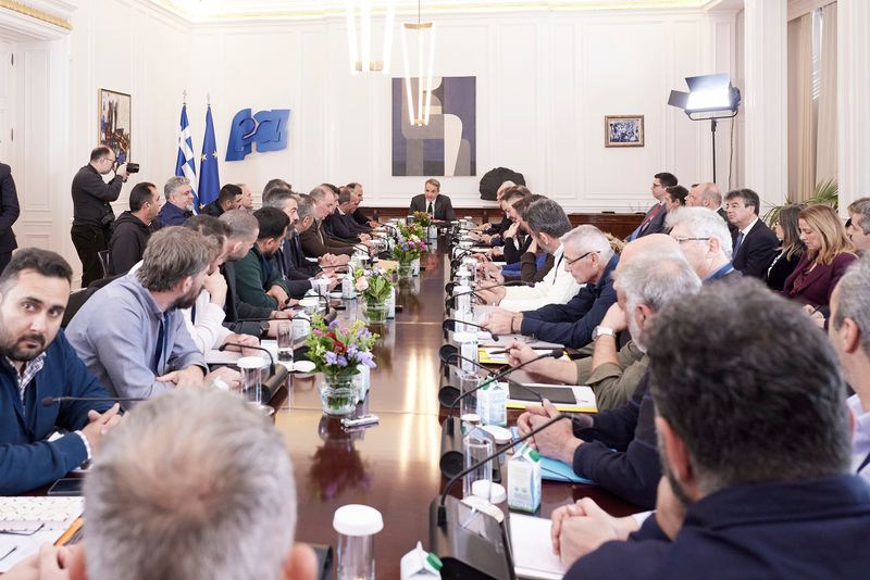 Ολοκληρώθηκε η συνάντηση του Πρωθυπουργού με εκπροσώπους των αγροτικών μπλόκων   Κώστας Τσιάρας: Είχαμε μια αναλυτική, ειλικρινή και παραγωγική συζήτηση-  Εύχομαι κι ελπίζω να πρυτανεύσει η λογική