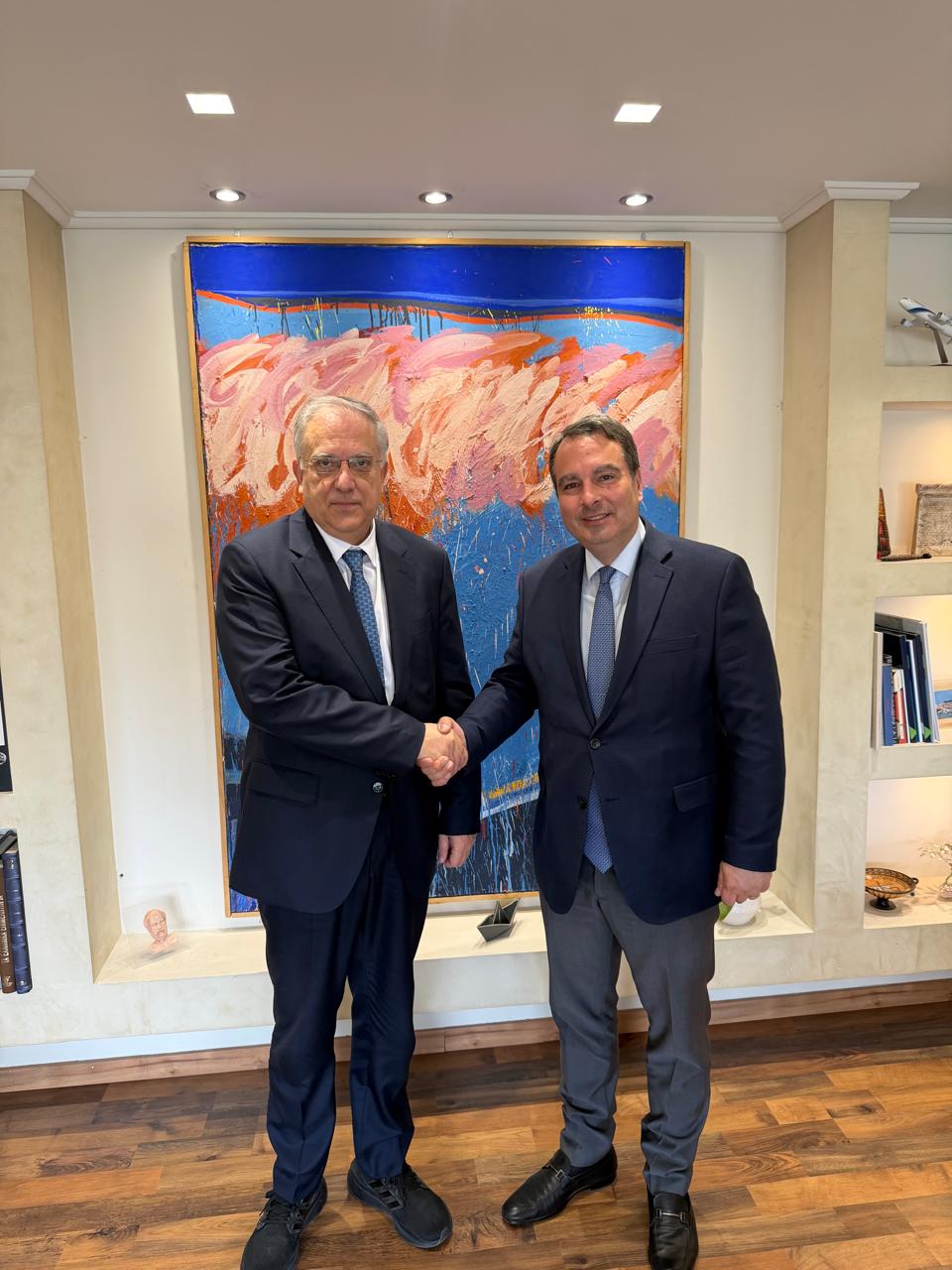 Συνάντηση του Θανάση Παπαθανάση με τον Υπουργό Ανάπτυξης Τάκη Θεοδωρικάκο για την ακρίβεια και τη στήριξη της κοινωνίας
