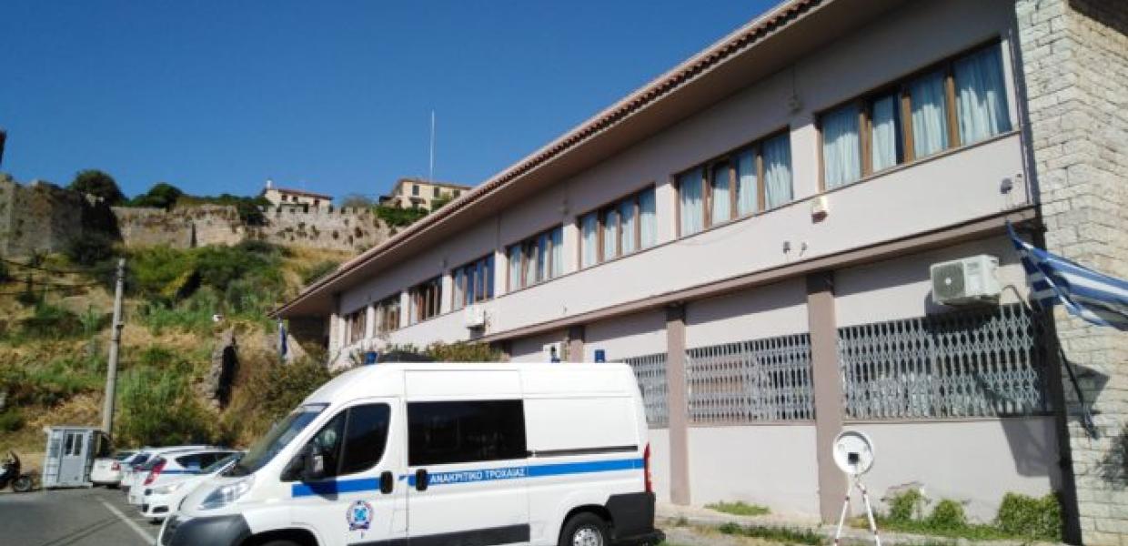 Σύλληψη στη Ναύπακτο: Εξιχνιάστηκαν περισσότερες από 100 πλαστογραφίες που αφορούσαν μεταβιβάσεις οχημάτων