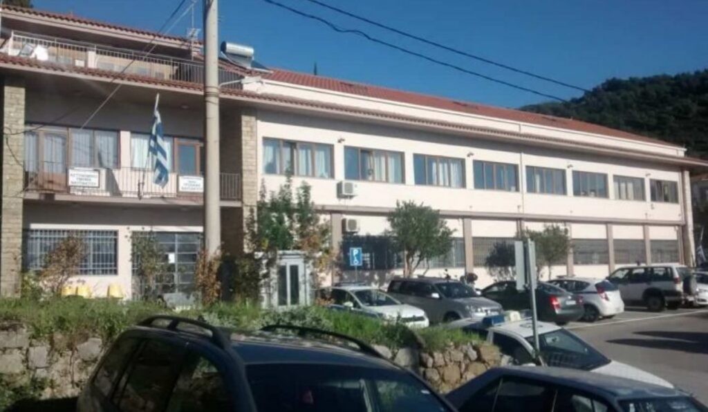 Ναύπακτος: Σύλληψη άνδρα για βία κατά υπαλλήλων και δικαστικών προσώπων - νομοθεσία περί ναρκωτικών 