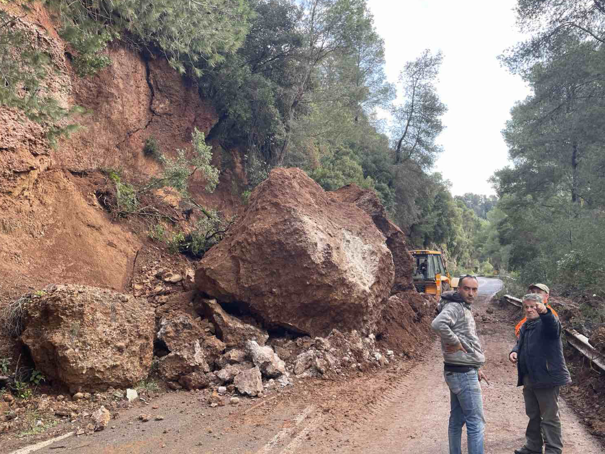 Κατολίσθηση στον οδικό άξονα Τρίπολης – Πύργου : Άμεση κινητοποίηση της Περιφέρειας για την αποκατάσταση της κυκλοφορίας