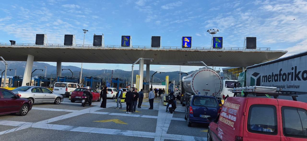Ναυπακτία: Η διέλευση πομπής τμημάτων ανεμογεννητριών, προκάλεσε προβλήματα στην ομαλή διέλευση των οχημάτων