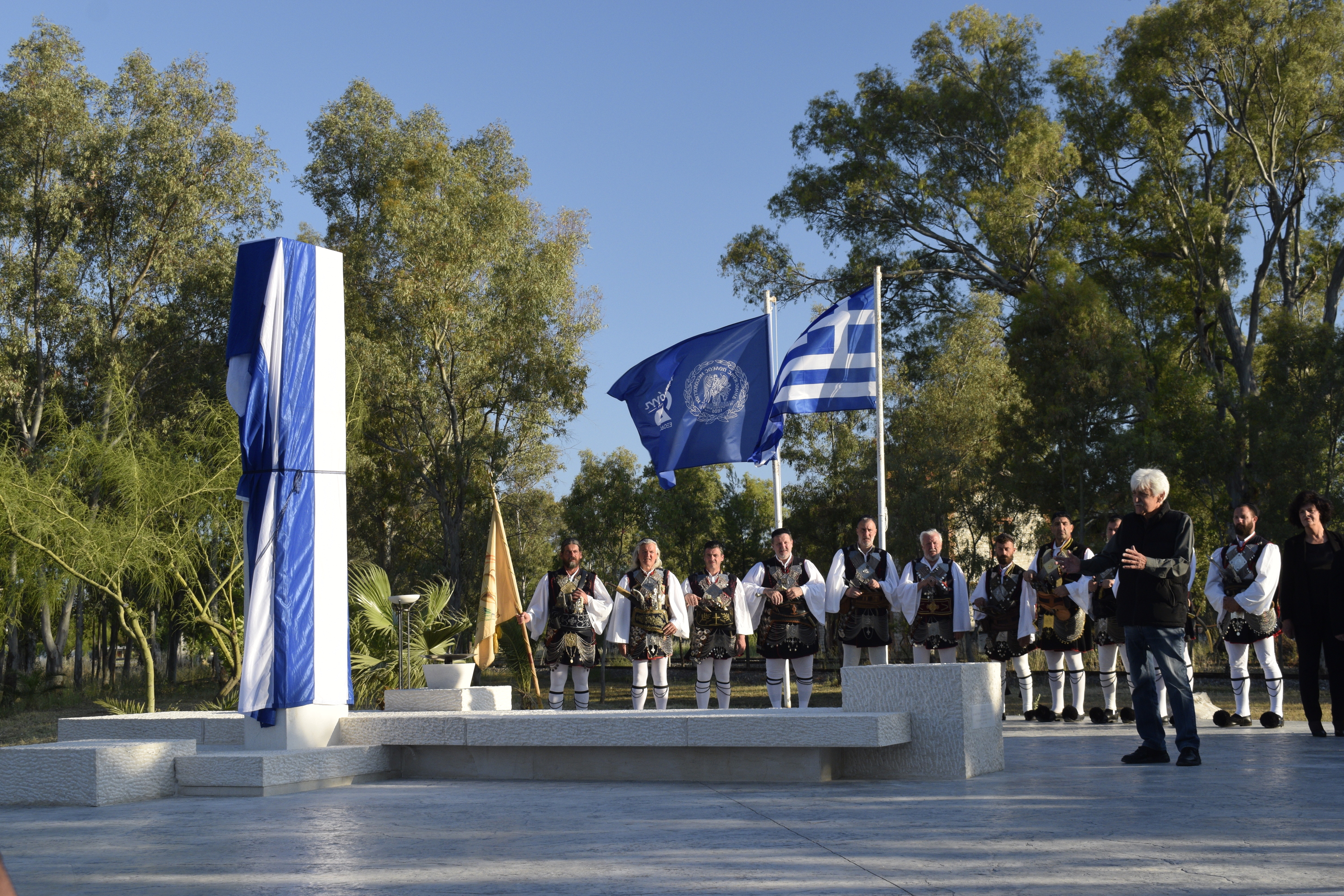 Με συγκίνηση και τιμή πραγματοποιήθηκαν τα αποκαλυπτήρια του Μνημείου της Ντάπιας «Λουνέτα» στο Μεσολόγγι