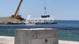 Ρίο – Αντίρριο: Γερανός του ΟΛΠΑ ανέσυρε το όχημα του άνδρα από τον δυτικό προβλήτα του Ρίου.