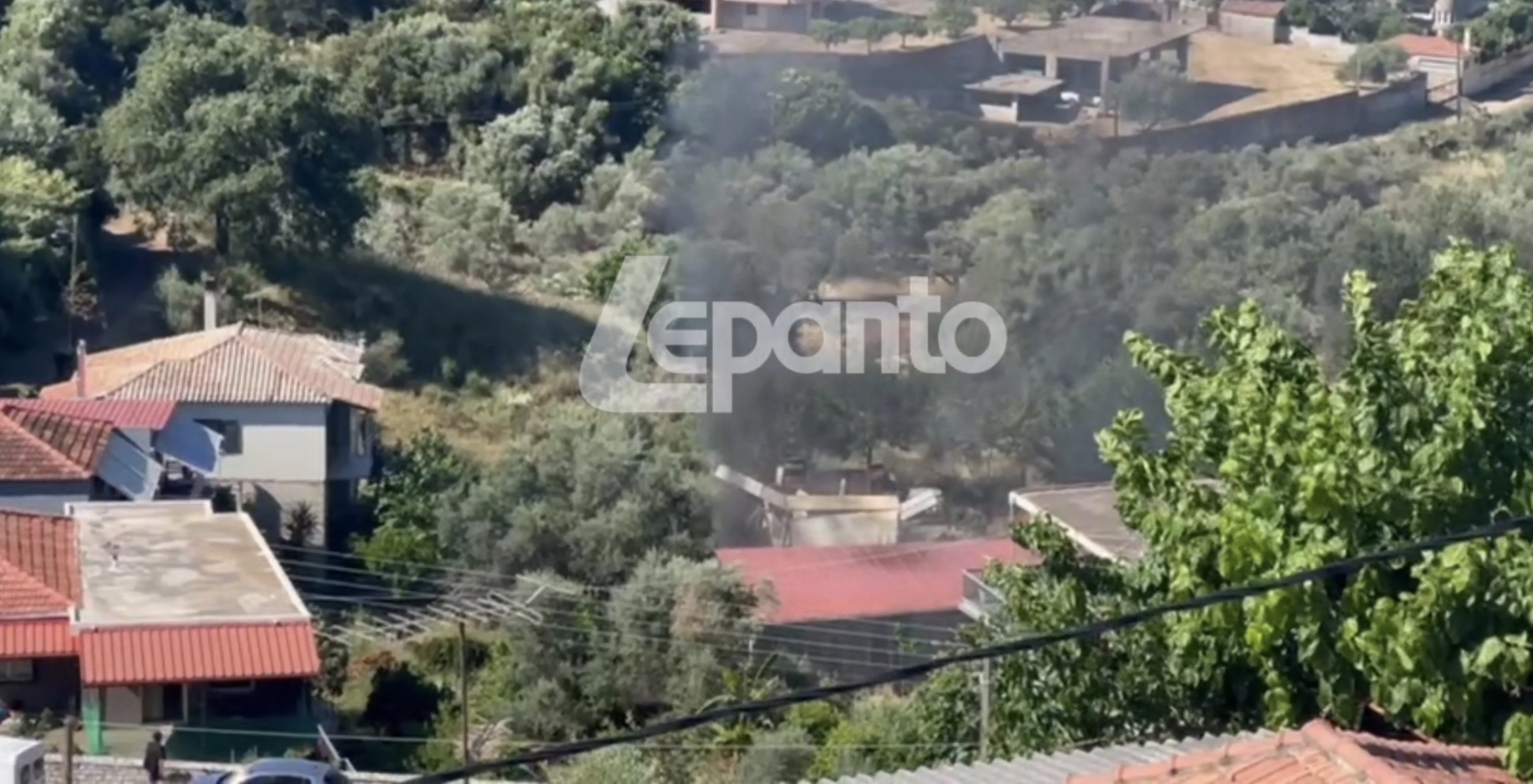 Φωτιά σε αποθήκη στο Καστράκι Φωκίδας