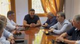 Στη Ναύπακτο ο Βασίλης Κικίλιας: Ευρεία σύσκεψη στο Δημαρχείο με τον Δήμαρχο, Αντιδημάρχους και τον πρόεδρο του Λιμενικού Ταμείου