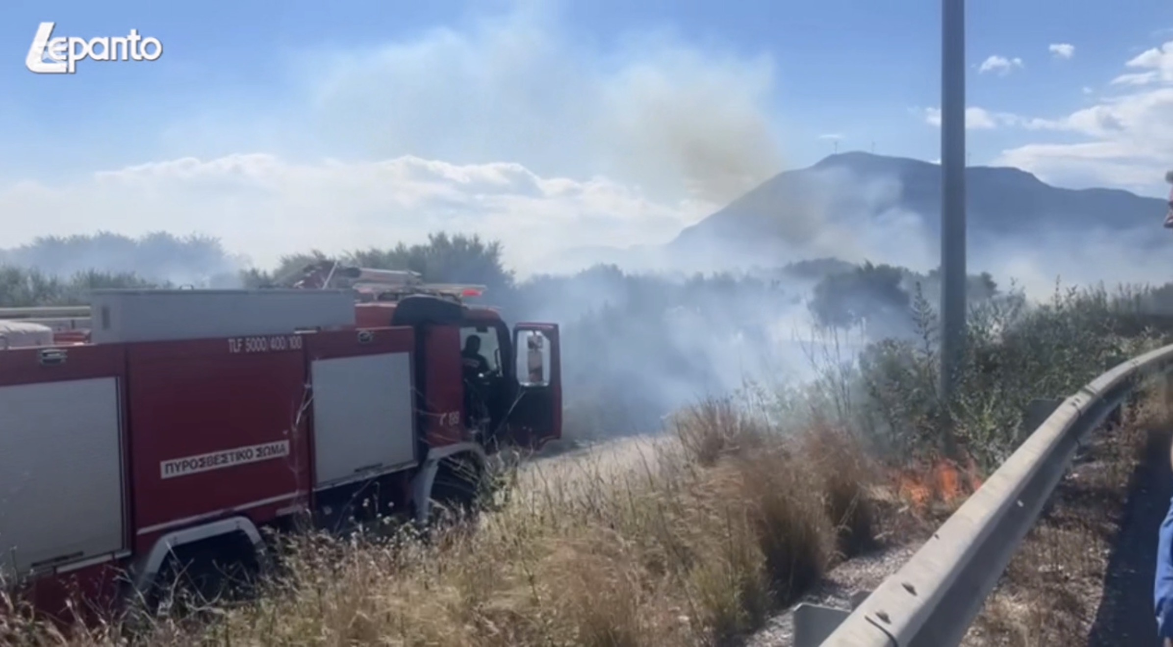 Φωτιά στο Αντίρριο – Καίει λιοστάσι, ισχυρές δυνάμεις της Πυροσβεστικής στο σημείο