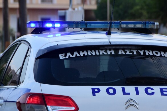 Πάτρα: ΙΧ κατέληξε πάνω σε περίπτερο