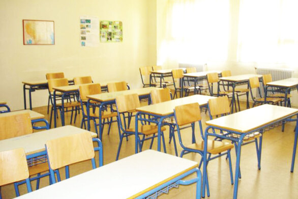 Αίγιο: 15χρονοι μπήκαν σε σχολική τάξη και διέκοψαν το μάθημα