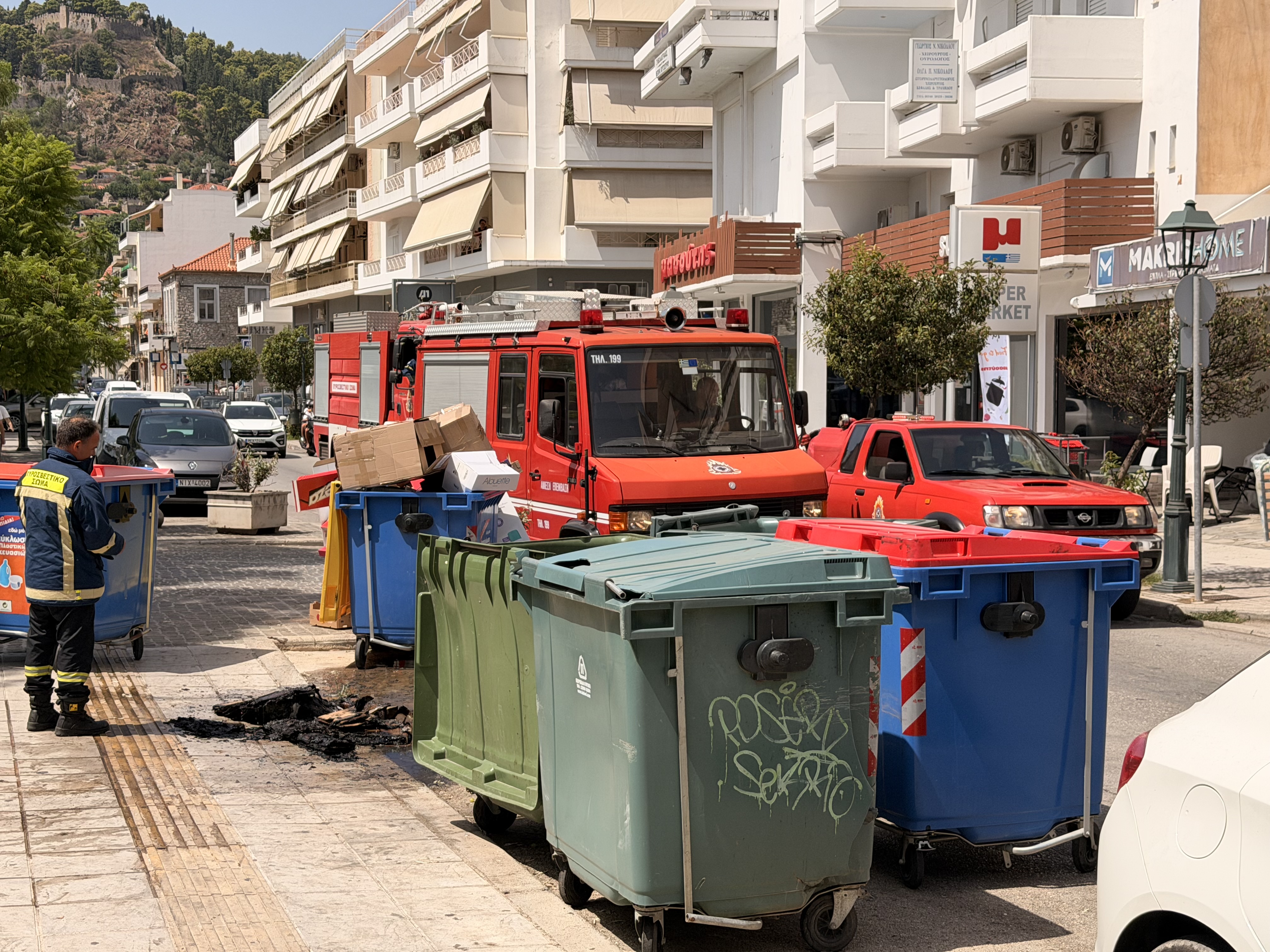 Φωτιά σε κάδο ανακύκλωσης στο Ξενία Ναυπάκτου