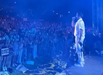 «Μάγεψε» ο Θοδωρής Φέρρης στο Lake Party στην Τριχωνίδα