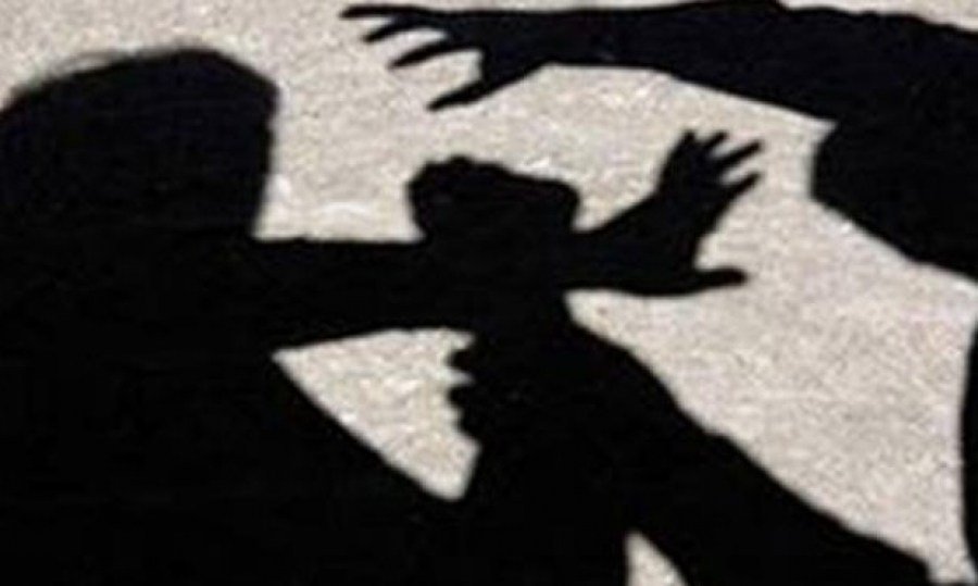 Λουτράκι: Τσακώθηκαν και αλληλομαχαιρώθηκαν! Στο νοσοκομείο ο άντρας, στο Α.Τ η γυναίκα