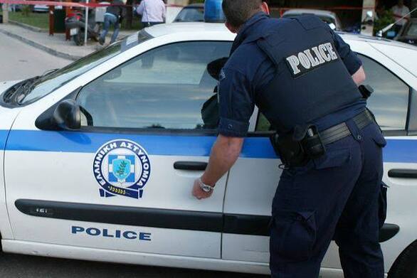 Χειροπέδες σε ανήλικο για διακίνηση ναρκωτικών στην Πάτρα