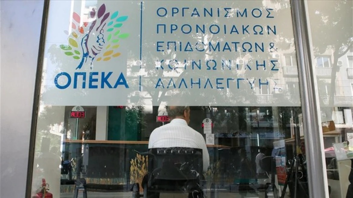 Επιδόματα ΟΠΕΚΑ: Αρχίζουν οι πληρωμές για τον Οκτώβριο – Ποιοι θα δουν χρήματα στους λογαριασμούς τους